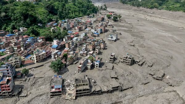 Desborde de río en Nepal deja 160 muertos y 400 desaparecidos
