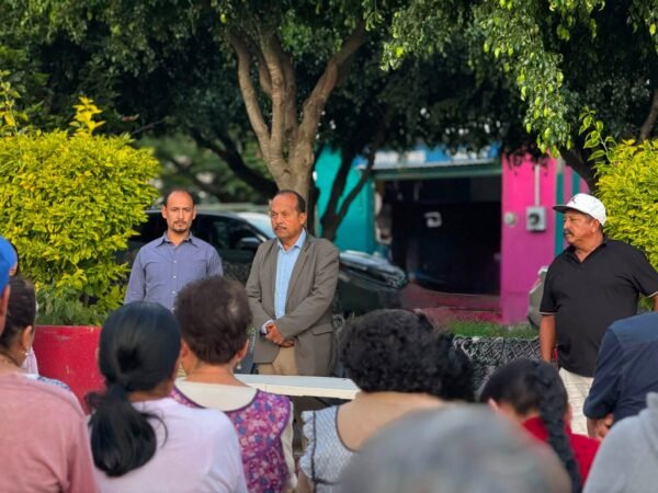 David López anuncia distribución de agua para familias de La Soledad en Tuxpan