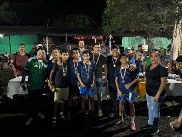 Tuzantla celebra finales de fútbol infantil con campeones en tres categorías