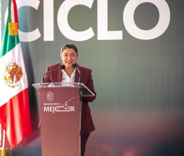 SEE destaca más de 840 mil becas de Sheinbaum para estudiantes en Michoacán