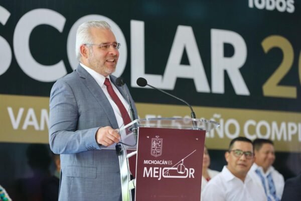 Bedolla confirma becas universales en todos los niveles educativos en Michoacán