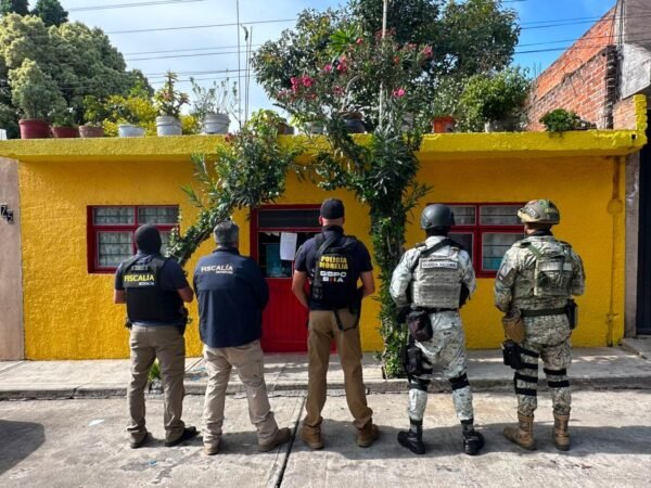 FGE asegura dos inmuebles y más de 600 dosis de droga en cateos en Morelia