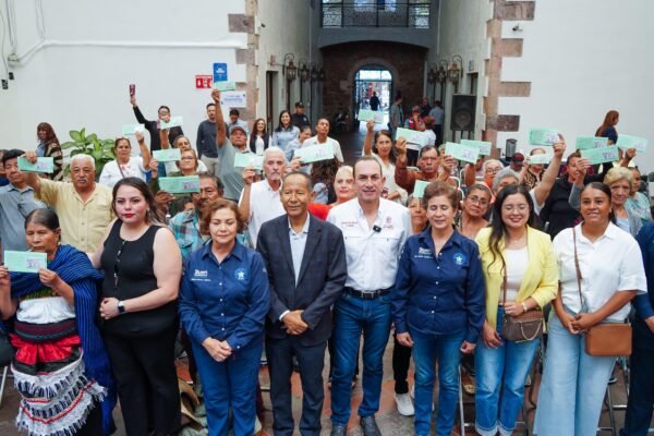Semigrante entrega 37 visas para reencuentro familiar en Zamora