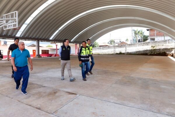 SCOP supervisa obras educativas y deportivas en Salvador Escalante