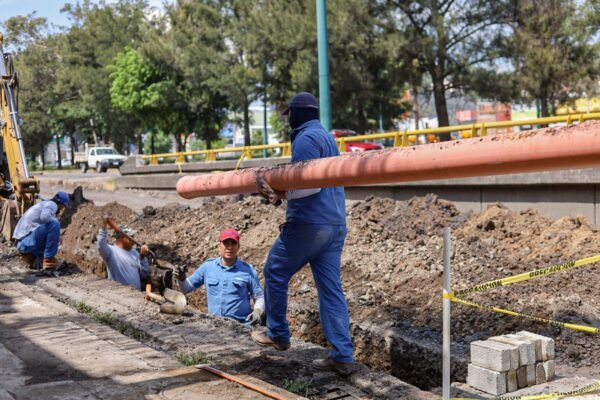 Ooapas realiza trabajos de desagüe para controlar filtraciones en vialidad de Morelia