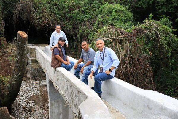 Sader supervisa rehabilitación de canales de riego en Zitácuaro