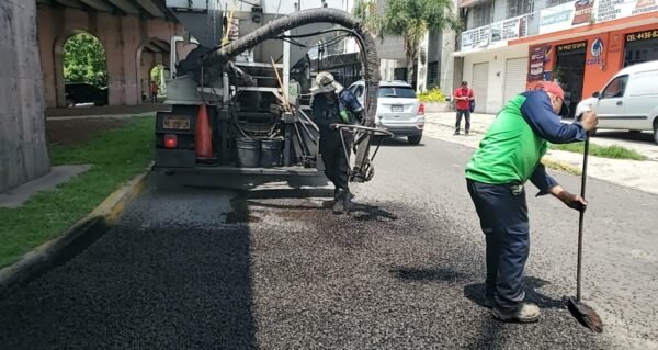 Gobierno de Morelia continúa bacheo en Periférico y avenidas principales