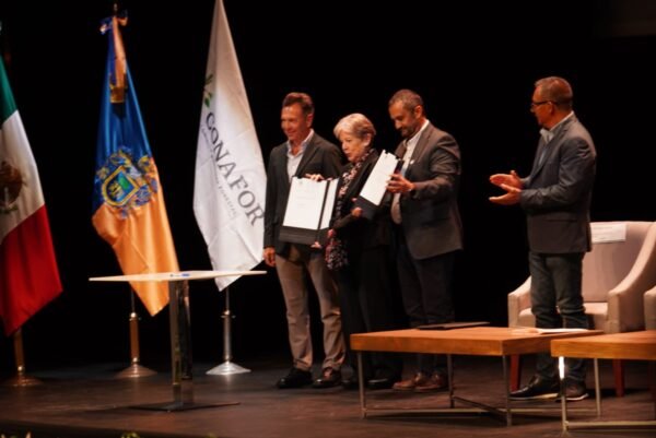 Firman Acuerdo Nacional por los Bosques, Selvas y Manglares en Feria Forestal 2026