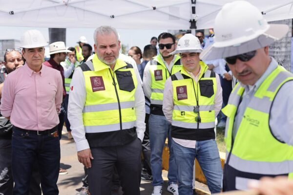 Bedolla supervisa construcción del distribuidor vial La Rinconada en Zamora