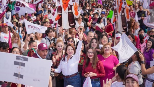 Gladyz Butanda encabeza asamblea con más de 7 mil mujeres en Morelia