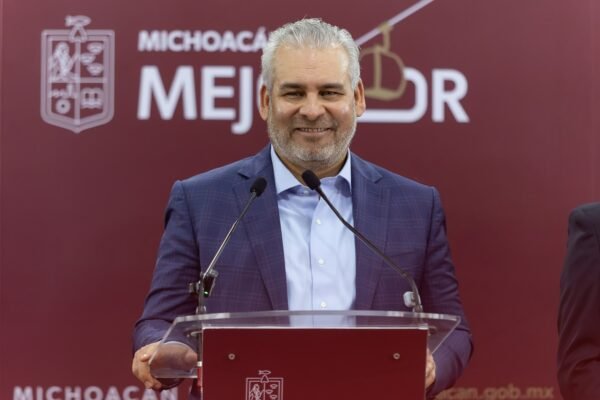 Bedolla reporta avance del 19% en Morebús y sustitución de 3 km de drenaje
