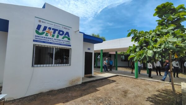 Universidad de Aquila inicia ciclo escolar como primera institución intercultural, tecnológica y politécnica del país