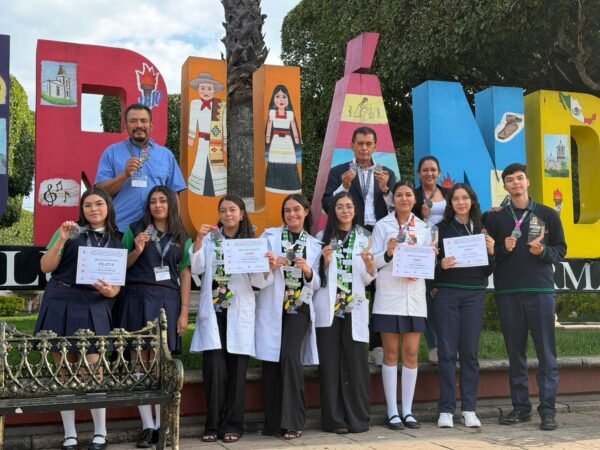 Estudiantes del Cecytem obtienen 11 medallas en feria internacional de ciencia en Puruándiro