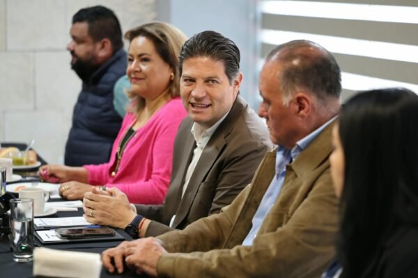 Alfonso Martínez refrenda apertura y apoyo al sector mezcalero en Morelia