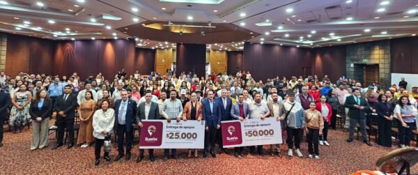 Semigrante entrega 2.5 mdp a 70 proyectos productivos de familias migrantes en Michoacán