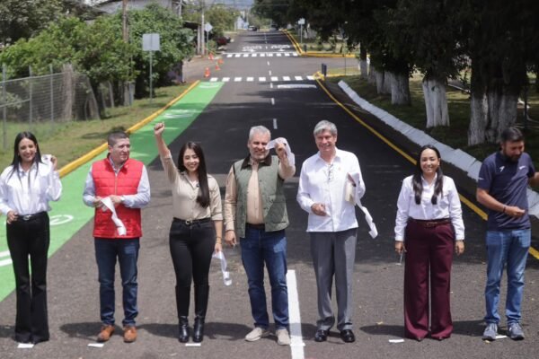 Bedolla inaugura rehabilitación de boulevard en Ario de Rosales con inversión de 20 mdp