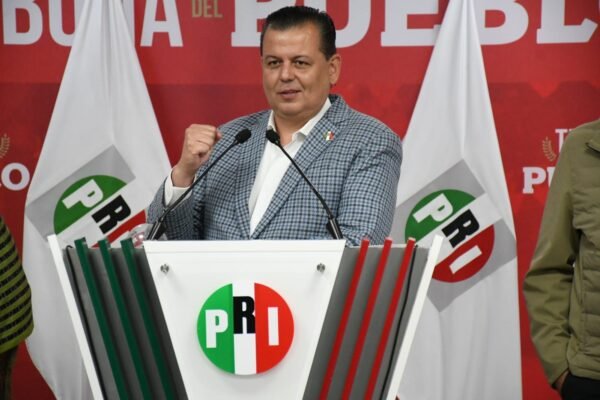 Memo Valencia afirma que Morena maltrata a sus aliados en encuestas y llama a MC a sumarse a la oposición
