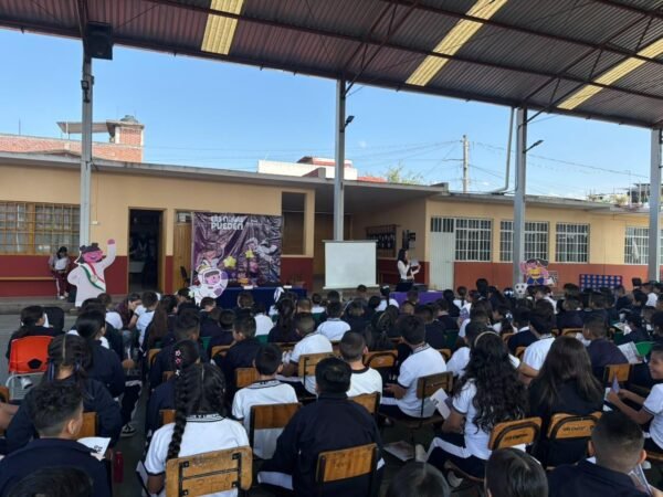 Seimujer lleva herramientas de autocuidado a primaria de Uruapan