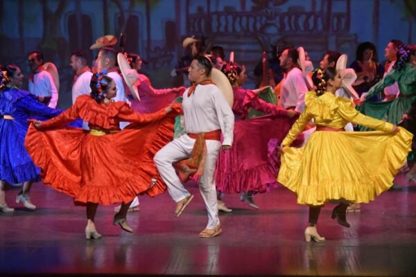 Ballet Folklórico de Michoacán celebrará 68 años con desfile y presentaciones gratuitas