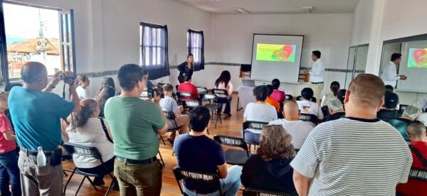 Sectur profesionaliza a más de 50 prestadores de servicios turísticos en Uruapan