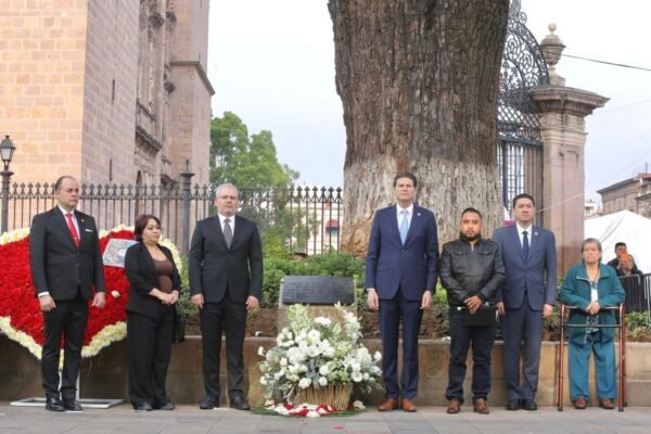Bedolla encabeza homenaje a víctimas de los atentados de 2008 en Morelia