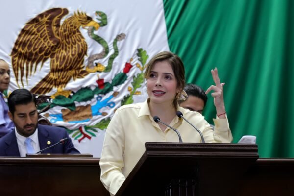 Brissa Arroyo refrenda vocación de servicio en el Tercer Año Legislativo