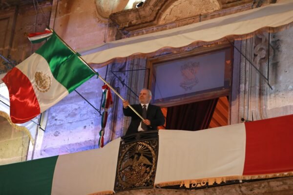 Bedolla encabeza Grito de Independencia en el Centro Histórico de Morelia