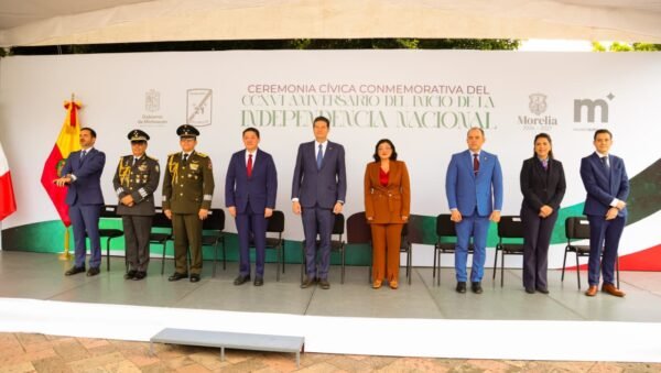SEE encabeza ceremonia por el 216 aniversario del inicio de la Independencia