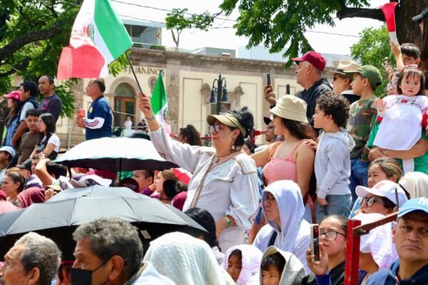 Miles de familias disfrutan el Desfile Cívico Militar en Morelia