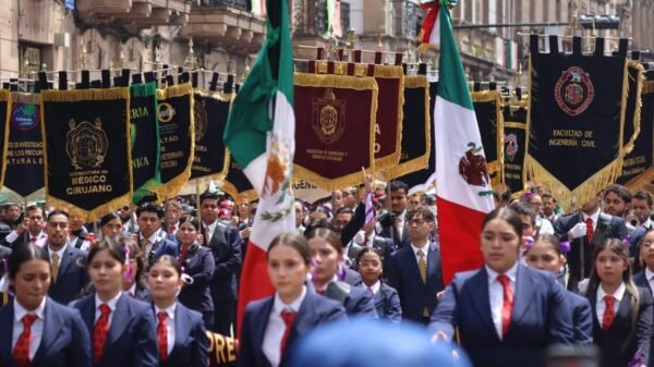 Más de 4 mil 500 estudiantes participaron en el Desfile Cívico Militar en Morelia