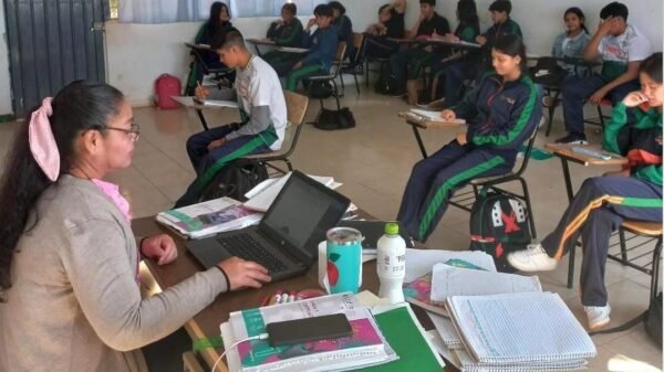 Cecytem beneficiará a 2 mil 500 docentes con internet gratuito del programa D4TA