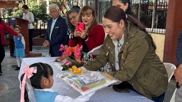 Lety Arriaga inaugura ciclo escolar en primaria Amado Nervo en Ocampo