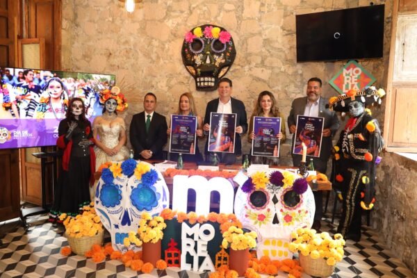 Alfonso Martínez Alcázar presenta programa de Día de Muertos