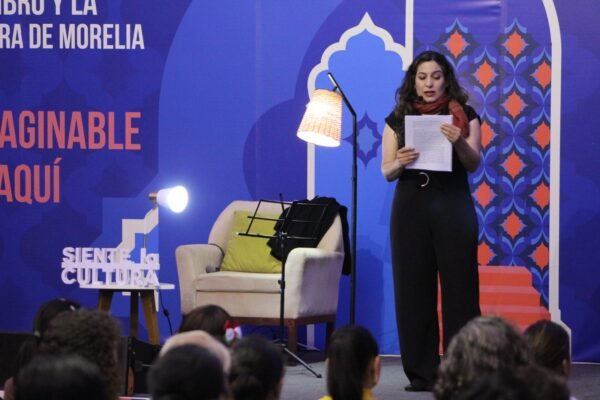 Tiaré Scanda cautiva en la Feria del Libro de Morelia